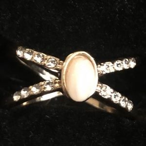 Gold Tone Ring Size 7.5 Rhinestone Faux Costume Jewelry